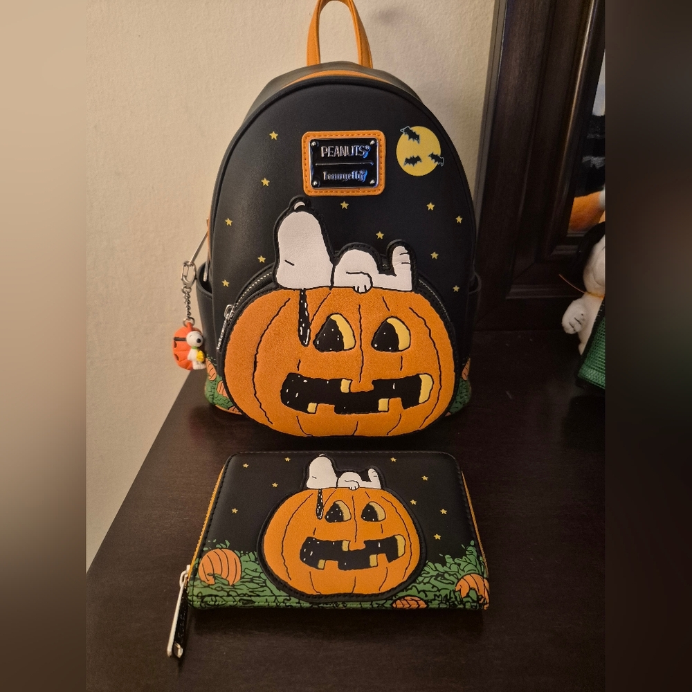 Loungefly Peanuts Snoopy Halloween Backpack and Wallet Set Plus Keychain